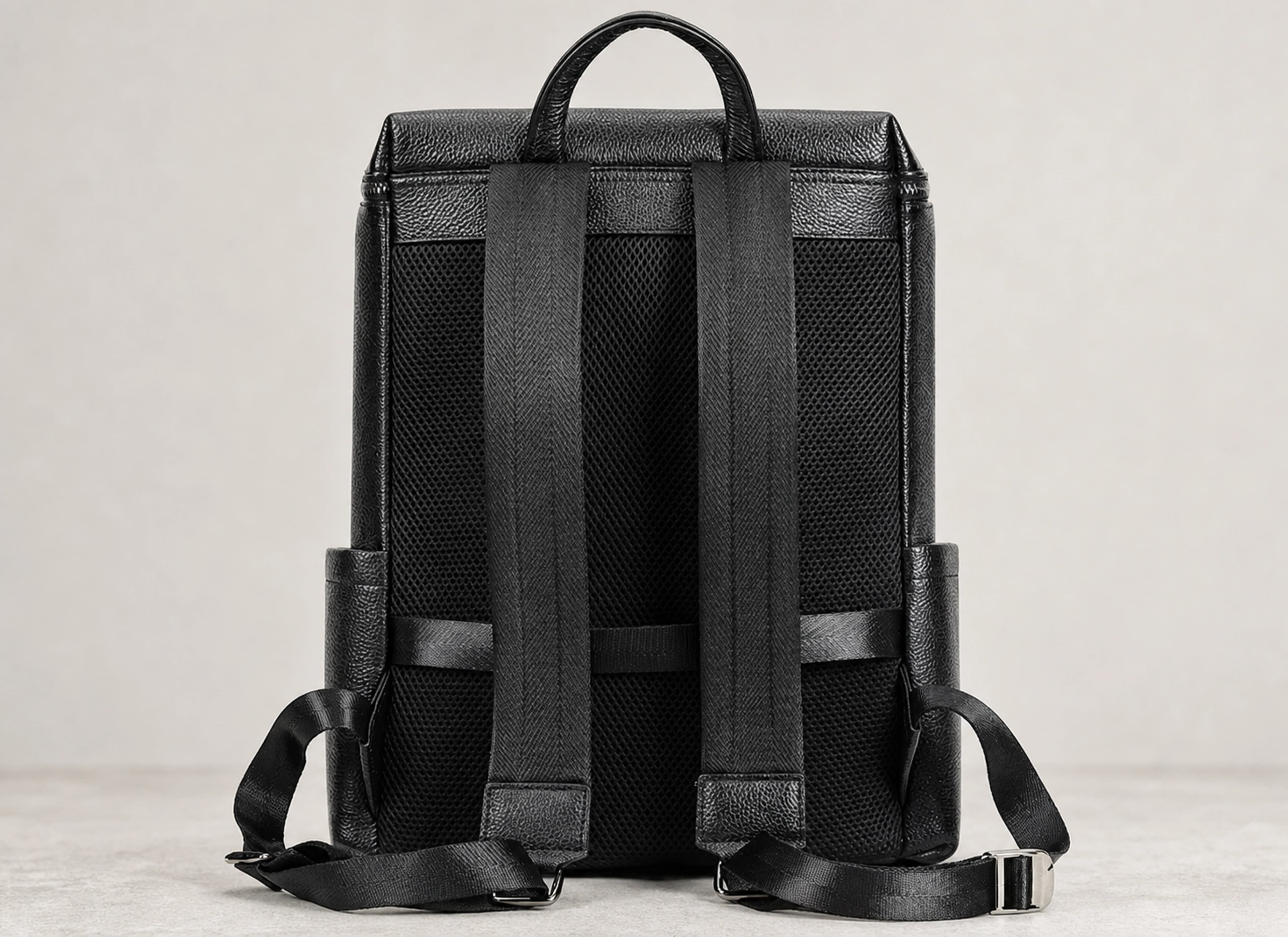 Dos du sac : mesh aéré et bretelles sanglées